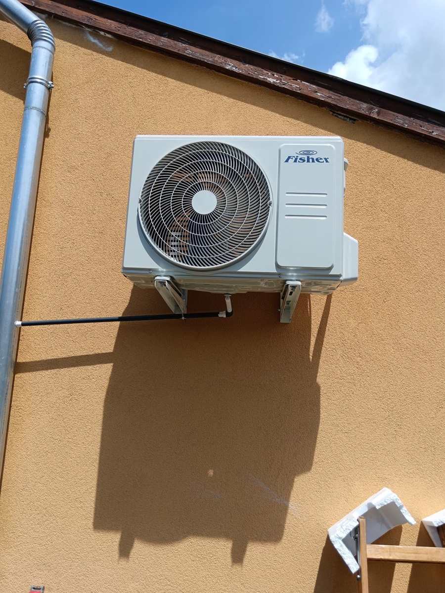 Kültéri egység családi háznál, Rétság