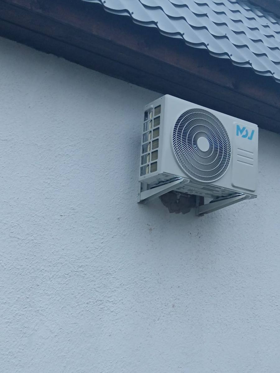 Kültéri egység sima homlokzaton, Salgótarján